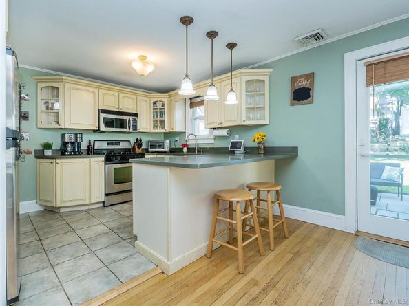 11 Park Avenue, Port Washington NY 11050