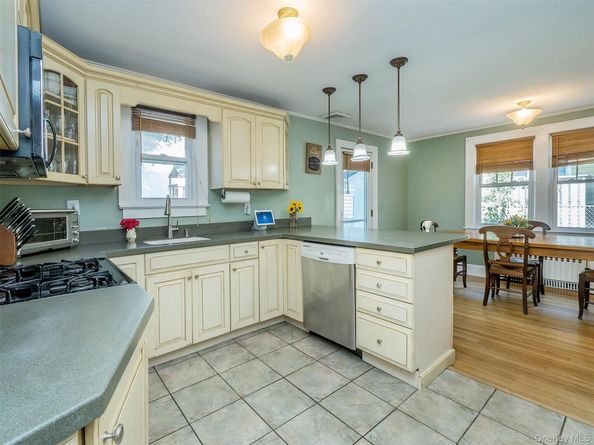 11 Park Avenue, Port Washington NY 11050