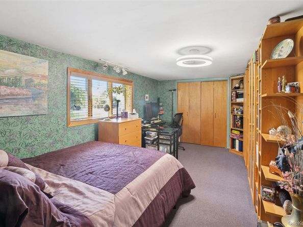 3 Wood Lane, Plainview NY 11803
