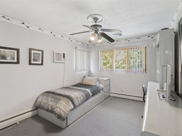 3 Wood Lane, Plainview NY 11803