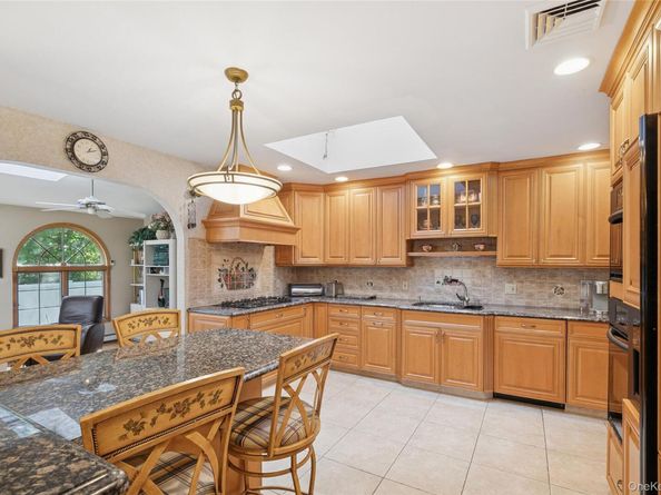 3 Wood Lane, Plainview NY 11803