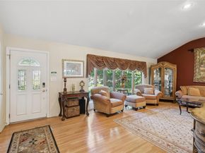 3 Wood Lane, Plainview NY 11803