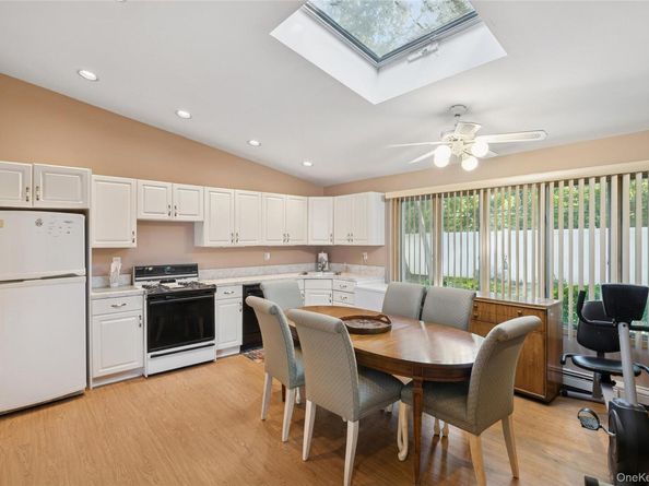 3 Wood Lane, Plainview NY 11803
