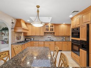 3 Wood Lane, Plainview NY 11803
