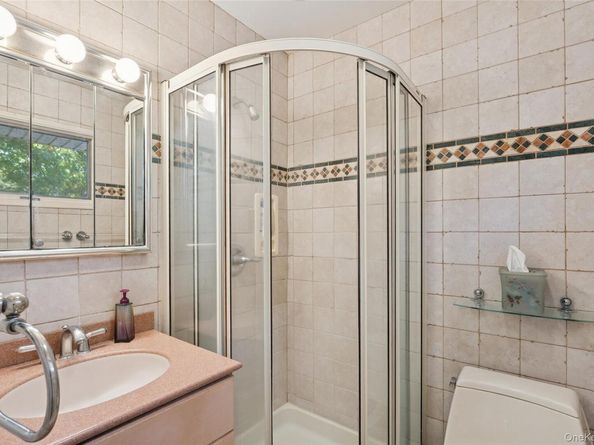 3 Wood Lane, Plainview NY 11803
