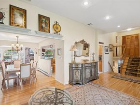 3 Wood Lane, Plainview NY 11803
