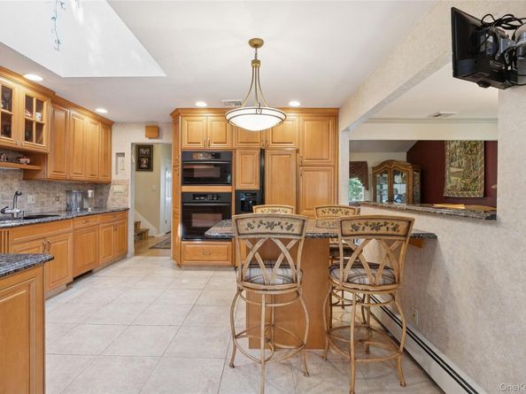 3 Wood Lane, Plainview NY 11803