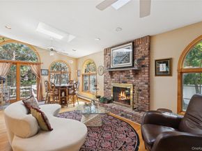 3 Wood Lane, Plainview NY 11803