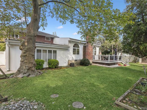 3 Wood Lane, Plainview NY 11803