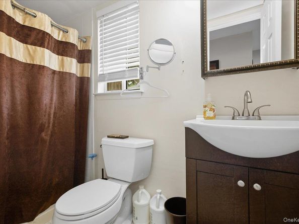 302 W John Street A, Hicksville NY 11801