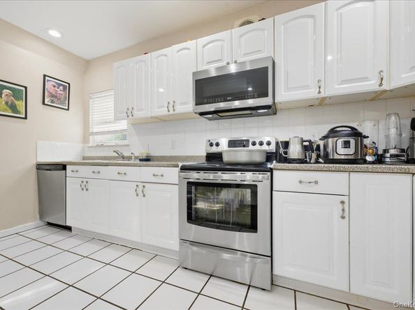 302 W John Street A, Hicksville NY 11801