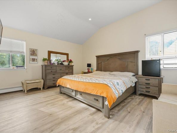 302 W John Street A, Hicksville NY 11801