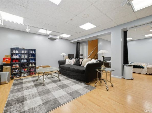 302 W John Street A, Hicksville NY 11801