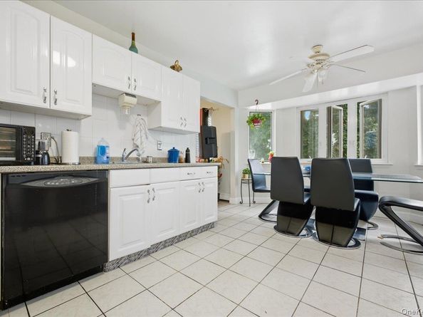 302 W John Street A, Hicksville NY 11801