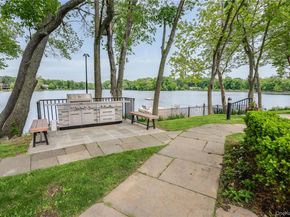 35 Waterside Close, Eastchester NY 10709