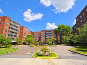 240 Garth Road 7J2, Scarsdale NY 10583