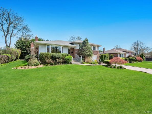 98 Larch Drive, Manhasset Hills NY 11040