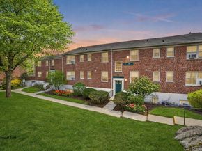 37 Fieldstone Drive E4, Hartsdale NY 10530