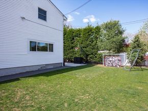 1 Catherwood Crescent, Melville NY 11747