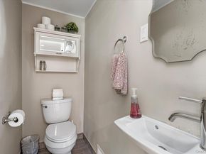 1 Catherwood Crescent, Melville NY 11747