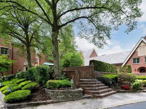 5 Pony Circle 5, Roslyn Heights NY 11577