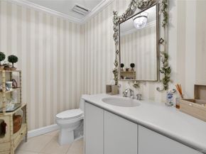 5 Pony Circle 5, Roslyn Heights NY 11577