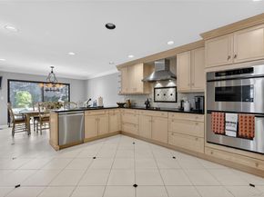 5 Pony Circle 5, Roslyn Heights NY 11577