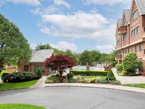 5 Pony Circle 5, Roslyn Heights NY 11577