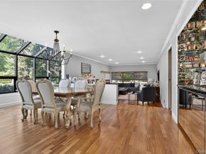 5 Pony Circle 5, Roslyn Heights NY 11577