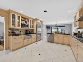5 Pony Circle 5, Roslyn Heights NY 11577