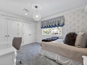 5 Pony Circle 5, Roslyn Heights NY 11577