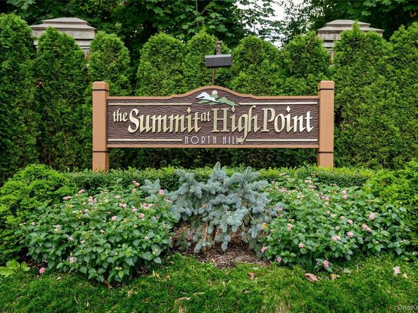 5 Pony Circle 5, Roslyn Heights NY 11577
