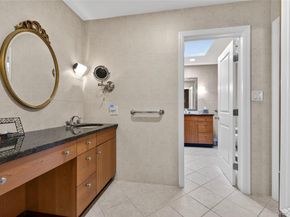 5 Pony Circle 5, Roslyn Heights NY 11577