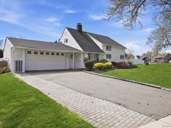 235 Twin Lane E, Wantagh NY 11793
