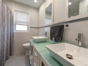 5 Taylor Drive, Farmingdale NY 11735