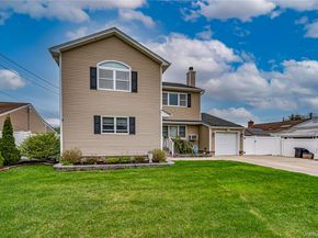 5 Taylor Drive, Farmingdale NY 11735