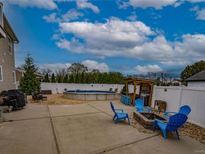 5 Taylor Drive, Farmingdale NY 11735
