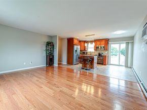 5 Taylor Drive, Farmingdale NY 11735