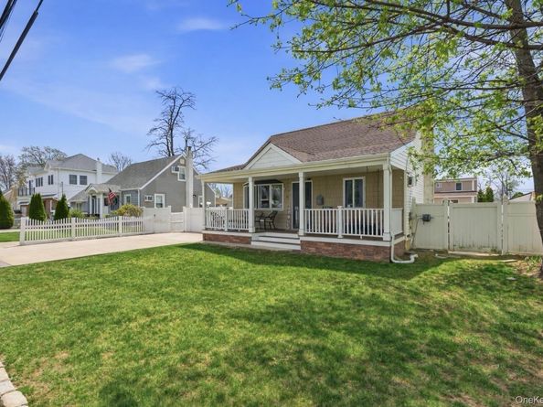 287 43rd Street, Lindenhurst NY 11757