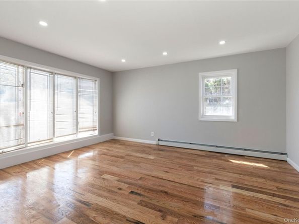 109 Evans Street, New Hyde Park NY 11040