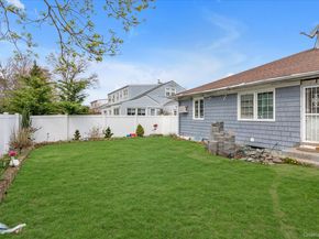 7 Willowbrook Lane, Freeport NY 11520