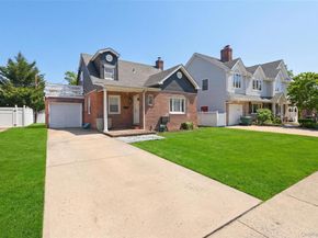 6 Willow Road, New Hyde Park NY 11040