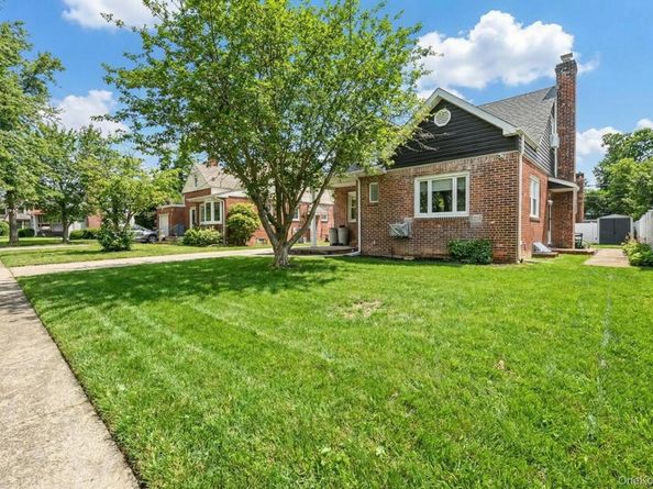 6 Willow Road, New Hyde Park NY 11040