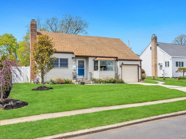 14 Dahlia Lane, Deer Park NY 11729