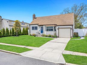 14 Dahlia Lane, Deer Park NY 11729