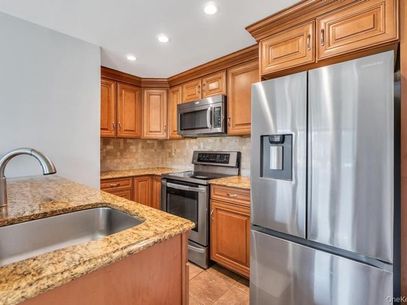 7 Swan Lane, Levittown NY 11756