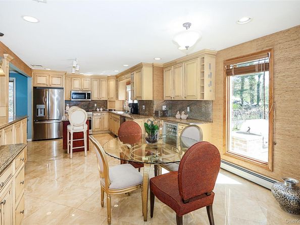 395 Ridgefield Road, Hauppauge NY 11788