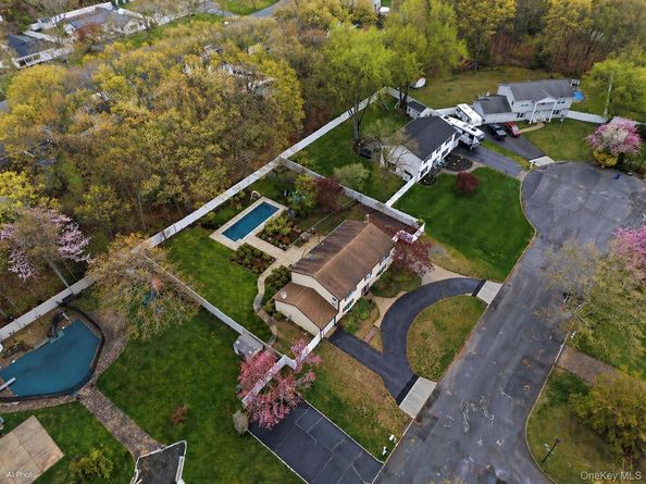27 Millbury Lane, Setauket NY 11720