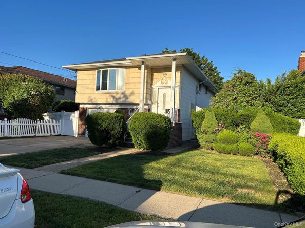 82 Bedford Road, Hempstead NY 11550