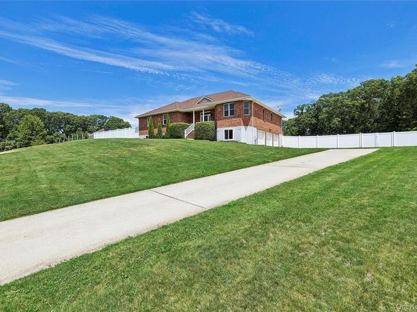 52 Mastro Road, Calverton NY 11933